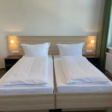 Lokschuppen Pasewalk- Gaestehaeuser Mit Dz, Ez Und Kueche Hotel *