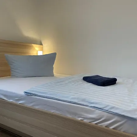 Hotel Lokschuppen Pasewalk- Gaestehaeuser Mit Dz, Ez Und Kueche *