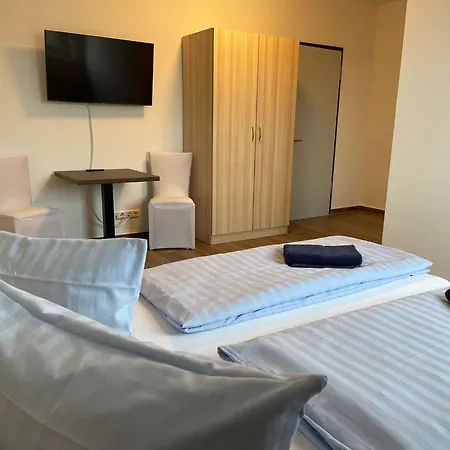 Lokschuppen Pasewalk- Gaestehaeuser Mit Dz, Ez Und Kueche Hotel