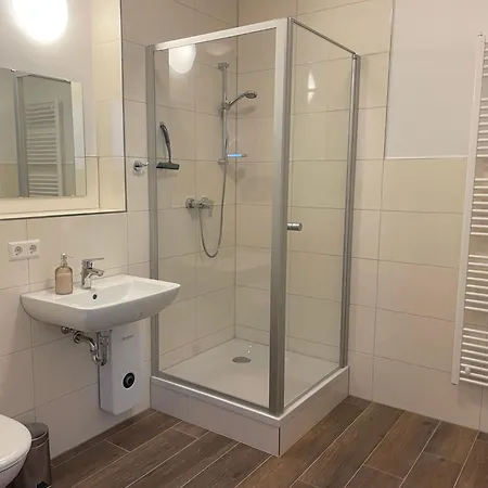 Hotel Lokschuppen Pasewalk- Gaestehaeuser Mit Dz, Ez Und Kueche *