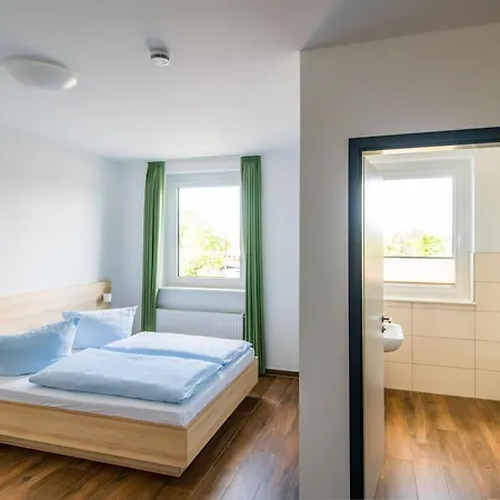 Hotel Lokschuppen Pasewalk- Gaestehaeuser Mit Dz, Ez Und Kueche *