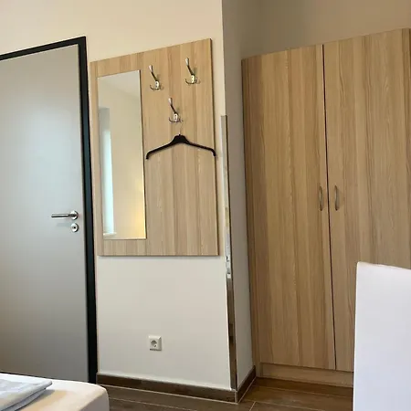 Lokschuppen Pasewalk- Gaestehaeuser Mit Dz, Ez Und Kueche Hotel