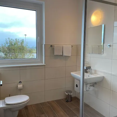 Lokschuppen Pasewalk- Gaestehaeuser Mit Dz, Ez Und Kueche Hotel *