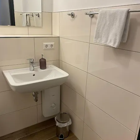 Hotel Lokschuppen Pasewalk- Gaestehaeuser Mit Dz, Ez Und Kueche *