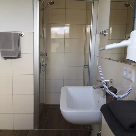 Lokschuppen Pasewalk- Gaestehaeuser Mit Dz, Ez Und Kueche Hotel Pasewalk