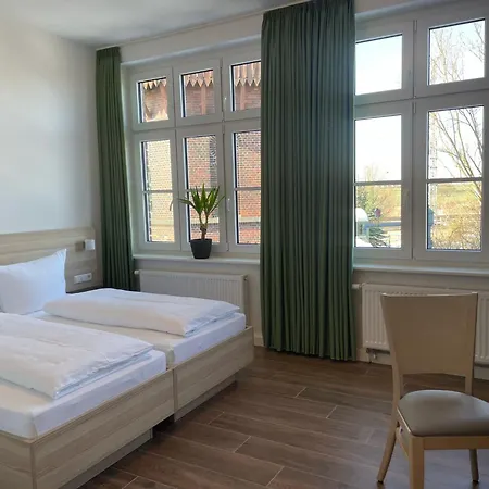 Lokschuppen Pasewalk- Gaestehaeuser Mit Dz, Ez Und Kueche * Пазевальк