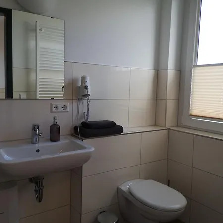 Hotel Lokschuppen Pasewalk- Gaestehaeuser Mit Dz, Ez Und Kueche *