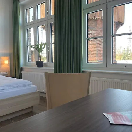 Lokschuppen Pasewalk- Gaestehaeuser Mit Dz, Ez Und Kueche 酒店 帕塞瓦尔克